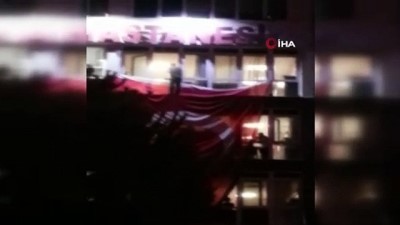 intihar -  İntihar etmek isterken Türk bayrağına basınca tepkiler yükseldi  Videosu