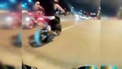 tehlikeli oyun -  Pendik’te motosikletli magandanın tek teker kazası kamerada  Videosu