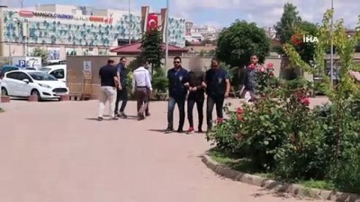 canli yayin -  Polise hakaret eden genç hakim karşısında  Videosu