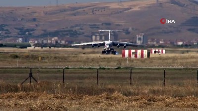 askeri arac -  S-400 sevkiyatında onbirinci uçak Mürted’e indi  Videosu