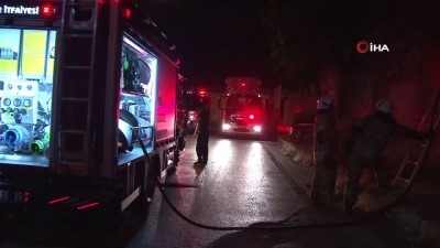 tarihi bina -  İzmir'de tarihi fabrika binasında yangın çıktı  Videosu