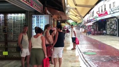 saganak yagmur -  Kuşadası’na Temmuz ayında ikinci yağmur sürprizi  Videosu