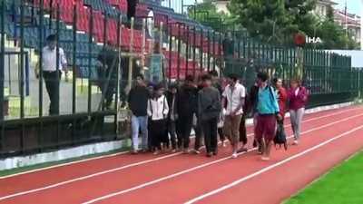  Akçakoca'da selde mahsur kalan 21 fındık işçisi helikopter ile kurtarıldı 