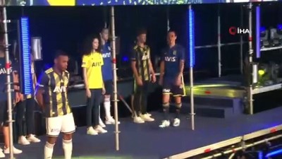 Fenerbahçe’de yeni sezon formaları tanıtıldı