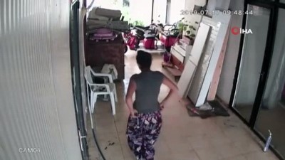 kadin hirsiz -  Hırsızlık için girdiği iş yerinde kameralar rezaleti böyle görüntüledi Videosu