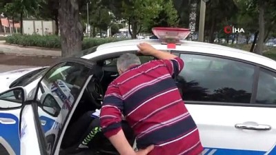 kural ihlali -  Isparta’da polisinden yaya geçidi nöbeti  Videosu