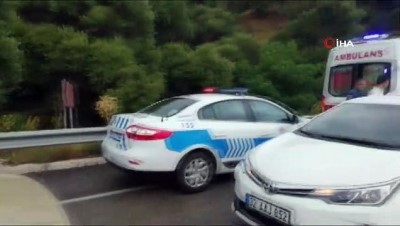 sparta -  Isparta-Konya karayolu üzerinde 2 aracın çarpışması sonucu meydana gelen kazada ilk belirlemelere göre 3 kişi öldü, 1 kişi yaralandı.  Videosu