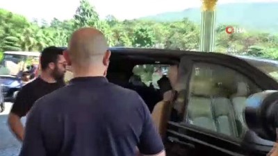 yuzme -  Amazon’un sahibi Jeff Bezos, milyon dolarlık tatiline devam ediyor Videosu