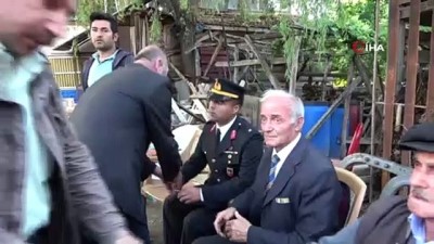 makam araci -  Şehit binbaşının emekli başçavuş babası Rüştü Akkuş: Videosu