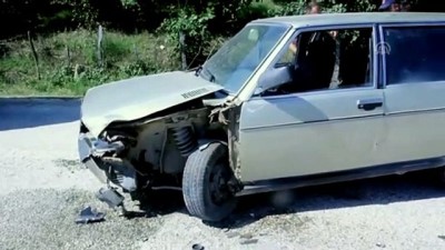 Minibüs ile otomobil çarpıştı: 4 yaralı - DÜZCE