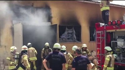 itfaiye eri - Üsküdar'da çatı yangını - İSTANBUL Videosu