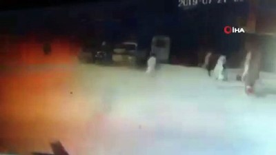 silahli saldirgan -  - Pakistan patlama anı  Videosu