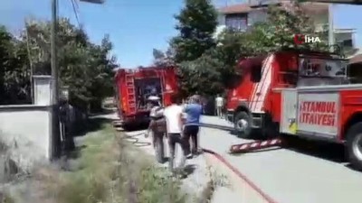  Silivri'de tadilat yapılan evin çatı katı alev alev yandı