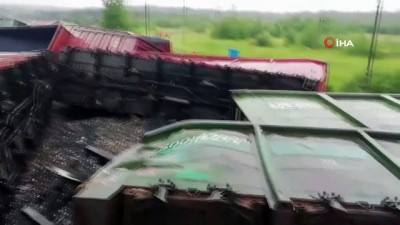 tren kazasi -  - Rusya'da menfez çöktü, yük treni raydan çıktı  Videosu