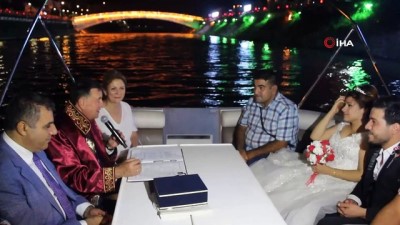 toplu nikah -  Hatay’da Asi Nehri’nde Nikah Kıyıldı  Videosu