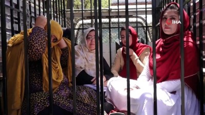 mahremiyet -  - Afganistan’da Kadın Milletvekili Adaylarından Tabutlu Protesto  Videosu