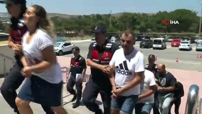  İnsan kaçakçıları kıs kıvrak yakalandı 