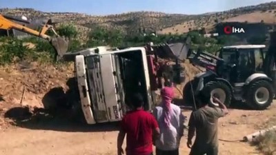  Sondaj yapan kamyon devrildi 