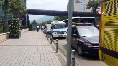 belediye otobusu -  Yağış kaza getirdi, 5 araç birbirine girdi  Videosu
