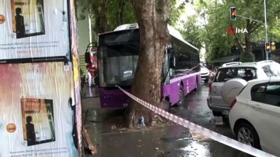 belediye otobusu -  Yeniköy’de belediye otobüsü önce cipe sonra ağaca çarptı: 4 yaralı  Videosu