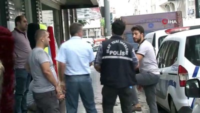  Zeytinburnu’nda bir kişi kendini doğal gaz borusuna asarak intihar etti 