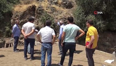 kacis -  Dev kaya parçası evin üzerine böyle düştü  Videosu