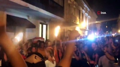 muhalifler -  - Porto Riko’da protestolar valiye geri adım attırdı
- Porto Riko Valisi Ricardo Rossello 2 Ağustos’ta istifa edecek  Videosu