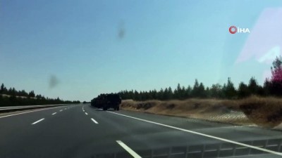 askeri arac -  Sınıra askeri sevkiyat  Videosu