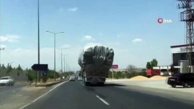 guvenlik onlemi -  Kapasitelerinin üstünde yük taşıyan kamyonların tehlikeli yolculuğu kamerada  Videosu