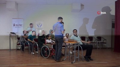 engelli ogretmen -  Özel bireyler, toplu taşıma ve parklarda yaşanan sorunları sahnede anlatacak  Videosu
