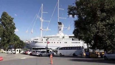 yolcu gemisi - Dünyanın en büyük yelkenli yolcu gemisi Sarayburnu Limanı'na demirledi - İSTANBUL  Videosu