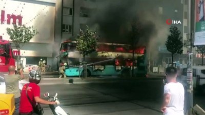 Esenyurt’ta iki katlı otobüs alev alev böyle yandı 