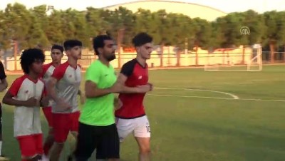 yildiz futbolcu - Hayallerine Türkiye'den ulaşmaya çalışıyorlar- ANTALYA  Videosu
