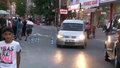 emniyet seridi -  Market dönüşü minik Ada'ya araba çarptı, cips poşeti yerde kaldı  Videosu