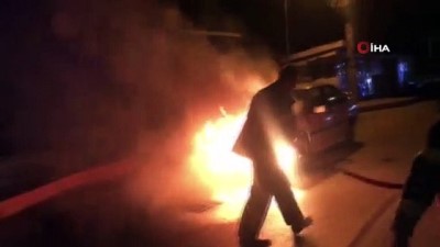  Aksaray’da otomobil alev alev yandı