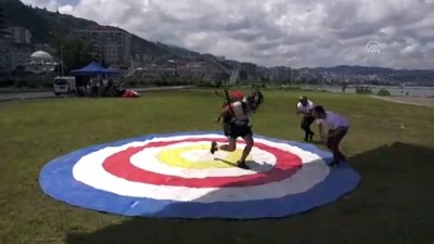 parasutcu - Yamaç paraşütü yapan İsviçreli turistin yarışma şaşkınlığı - RİZE Videosu