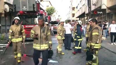 baros -  Gaziosmanpaşa’da 4 katlı binanın çatı katında yangın Videosu