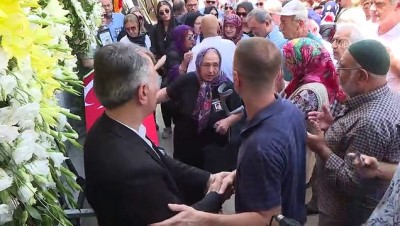 dar sokaklar - Işılay Saygın son yolculuğuna uğurlandı - İZMİR  Videosu