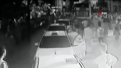 yasli kadin -  Kadıköy’de kadının, tramvayın altında kaldığı anlar kamerada Videosu