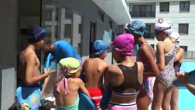 yuzme kursu -  Zeytinburnulu çocuklara belediyeden ücretsiz yüzme kursu  Videosu