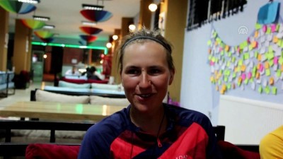 kredi karti - Alman hemşire bisikletiyle dünya turunda - SİVAS  Videosu