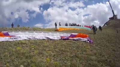 parasutcu - Atatürk anısına Palandöken'den yamaç paraşütü uçuşu - ERZURUM Videosu