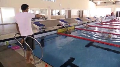 İtalyan yüzücüler madalya için Erzurum'da kulaç atıyor - ERZURUM 