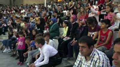 kadin dernekleri -  'Birleşen Kalpler Ankara-Hakkâri Gönül Köprüsü' etkinliğinde renkli görüntüler  Videosu