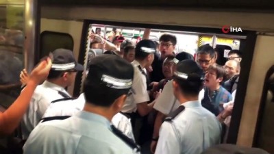 tren istasyonu -  - Hong Kong'da Protestocular Tren İstasyonlarını Bastı, Ulaşım Felç Oldu  Videosu