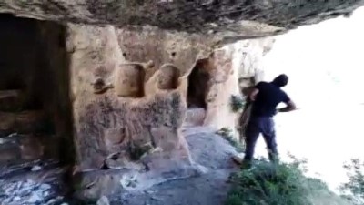 tanri - Kahta'da 'üç katlı mağara' bulundu - ADIYAMAN  Videosu