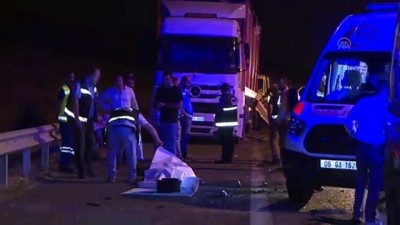 belediye calisani - Lastik değiştiren belediye çalışanlarına tır çarptı: 2 ölü, 1 yaralı  Videosu