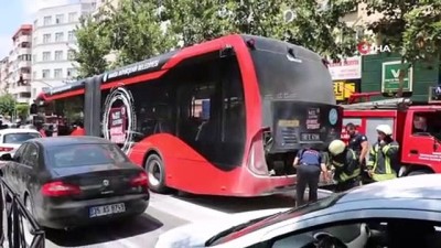 elektrikli otobus -  Manisa'da elektrikli otobüsten yükselen duman paniğe neden oldu Videosu