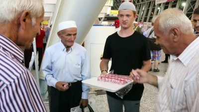 kutsal topraklar - Arnavutluk'tan ilk hac kafilesi yola çıktı - TİRAN  Videosu