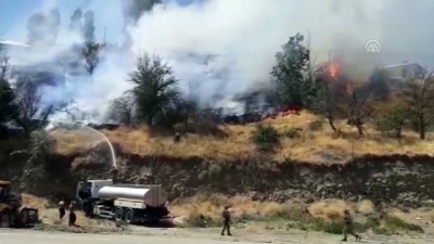 uzum bagi - Hakkari'de örtü yangını üzüm bağına zarar verdi Videosu